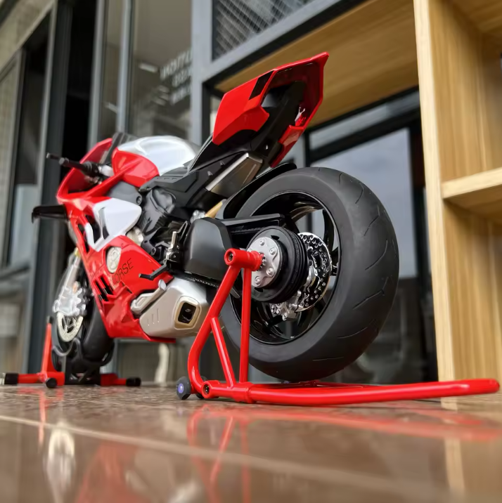 ESCALA 1:6 DUCATI V4S