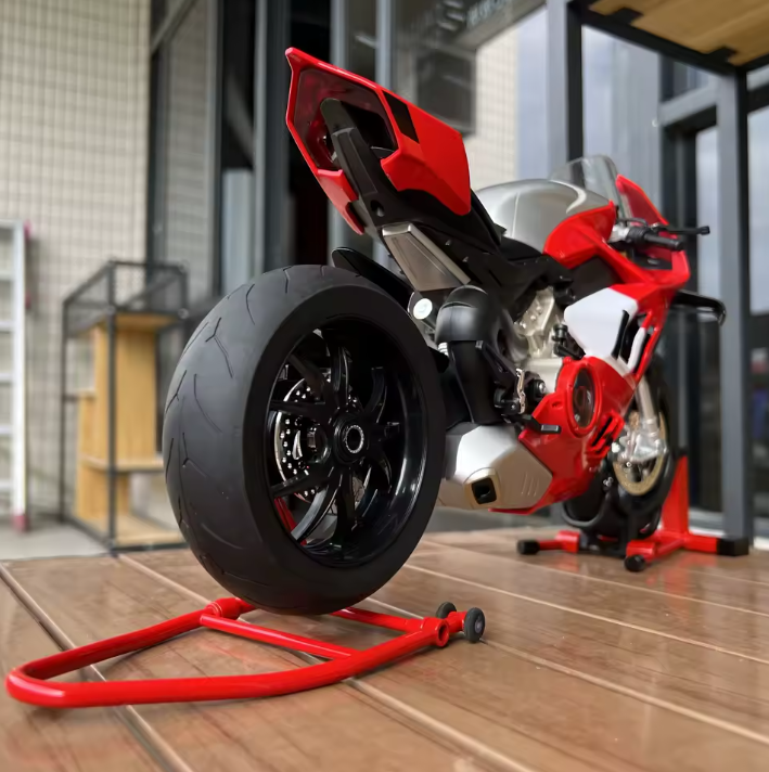 ESCALA 1:6 DUCATI V4S
